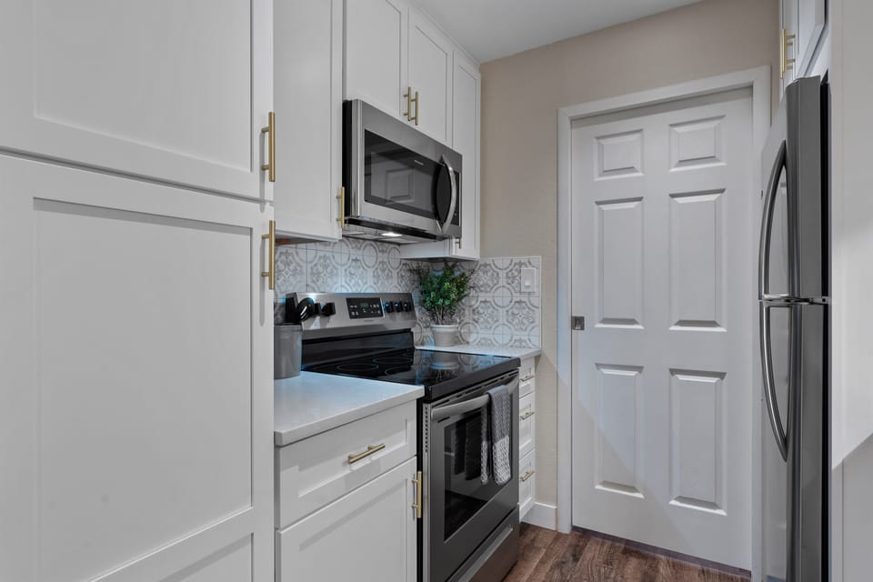 Fully Stocked Kitchen