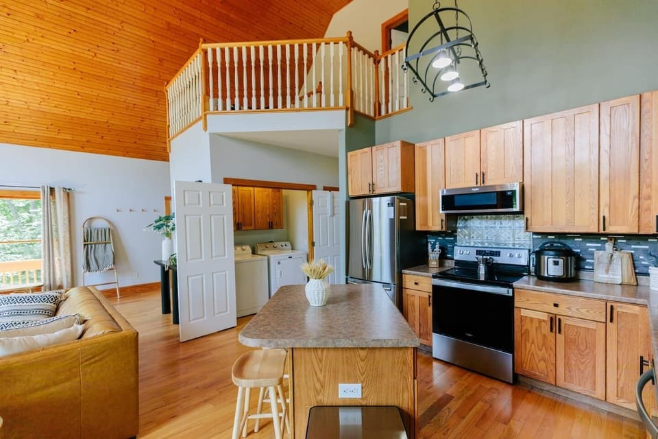 Enjoy beautiful long-range Mountain Views while you cook a delicious gourmet meal in our fully equipped kitchen.