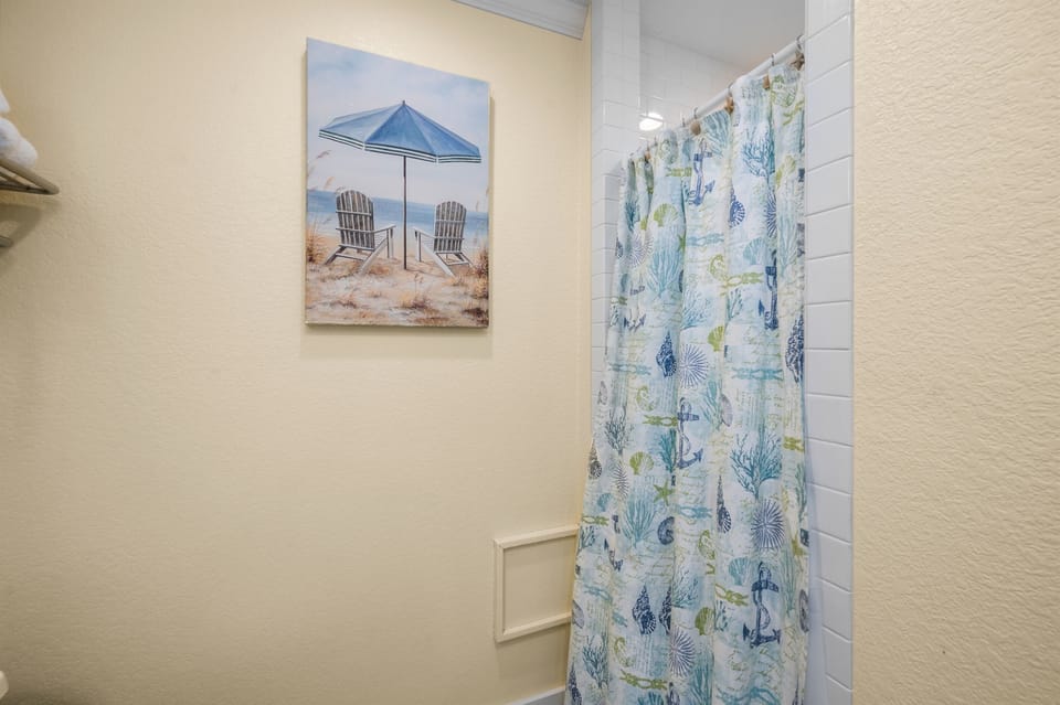 Ensuite Bath with shower