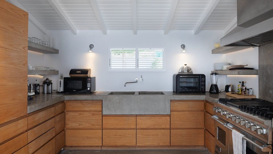 Kitchen & Dining Area