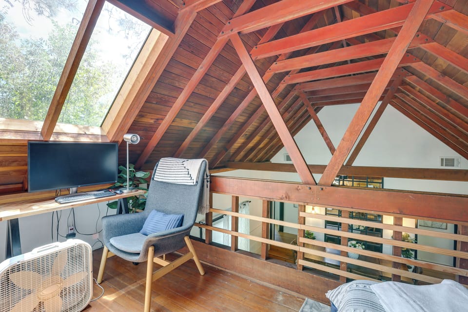 Loft | Full Bed | Workspace w/ Desk