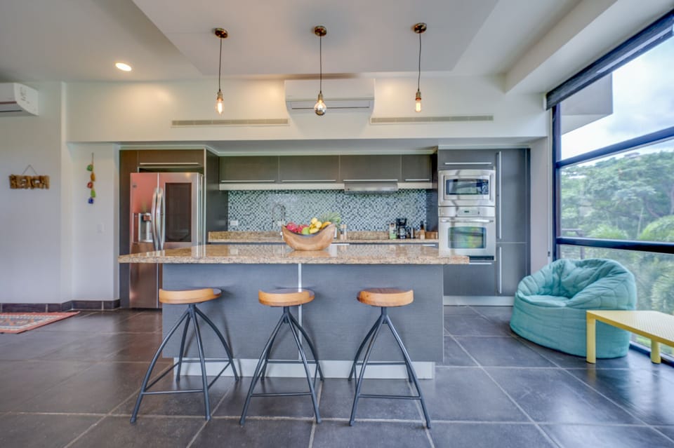 Extra sitting space at the fully equipped kitchen