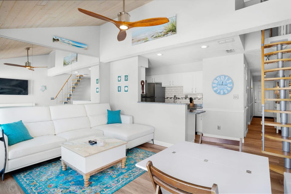Lovely 2 bedroom, 2 bath condo