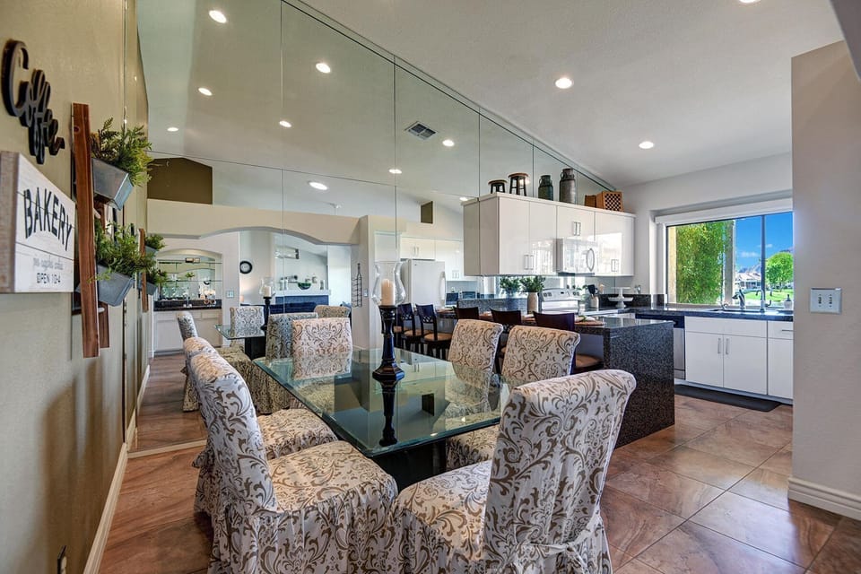 Kitchen/Dining area