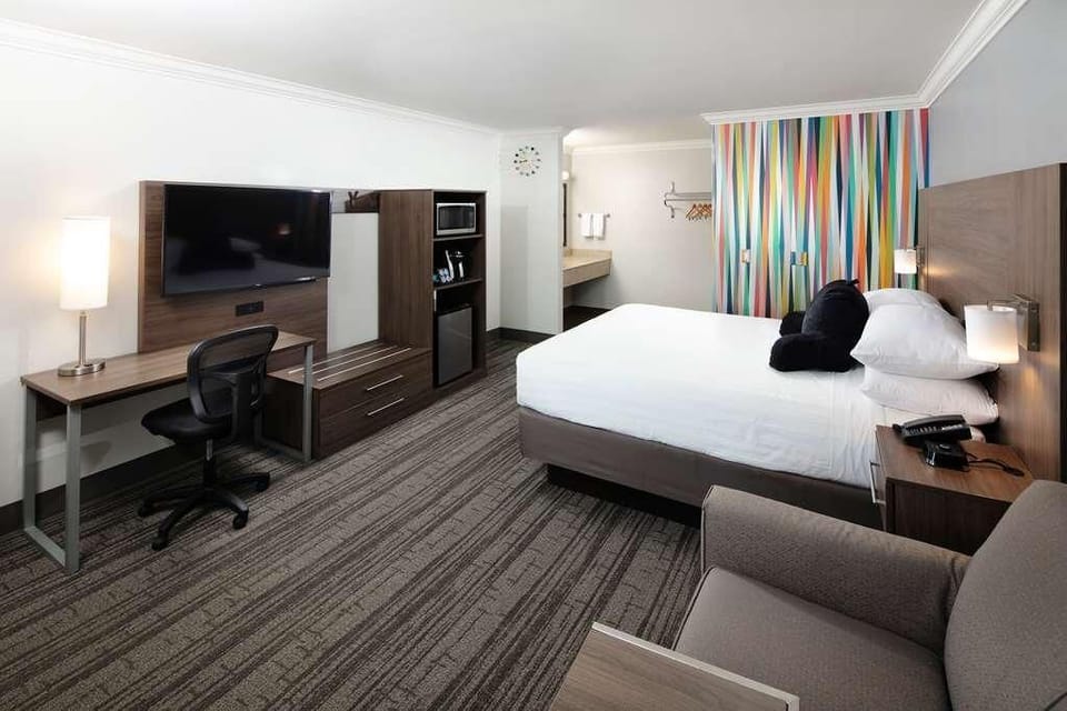 Exact unit will be assigned upon arrival. Views, colors and decor may vary.