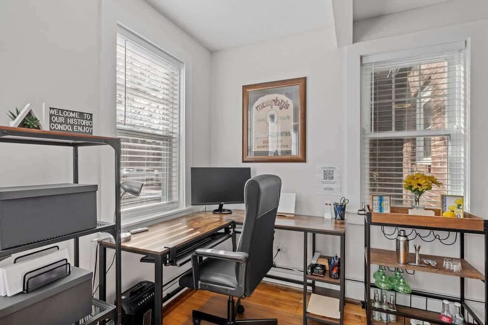 Boost your productivity in our dedicated office space, perfect for remote work and business needs.