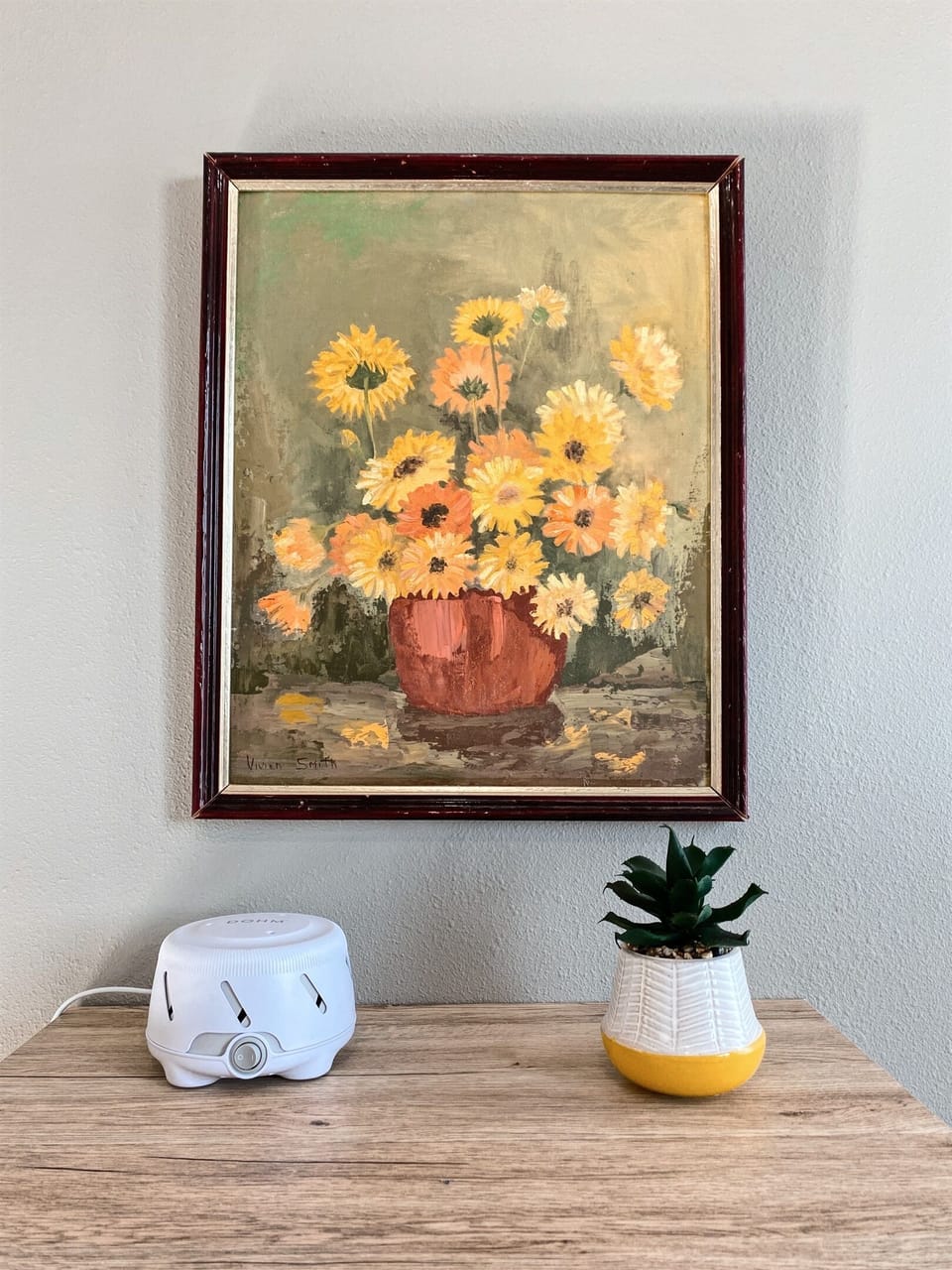 White Noise machine & small clothes dresser provided