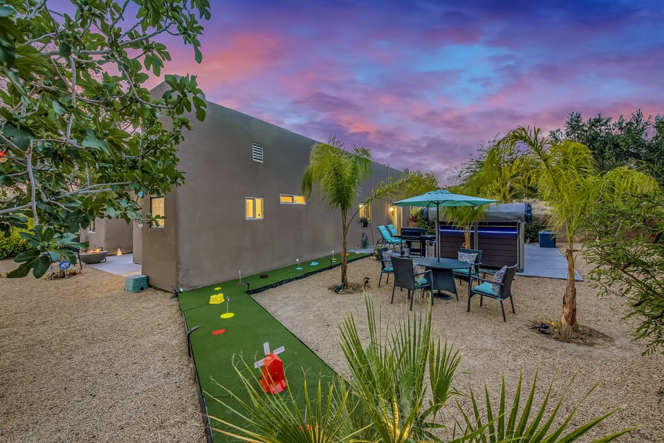 Mini Golf Game for Family and Friends 