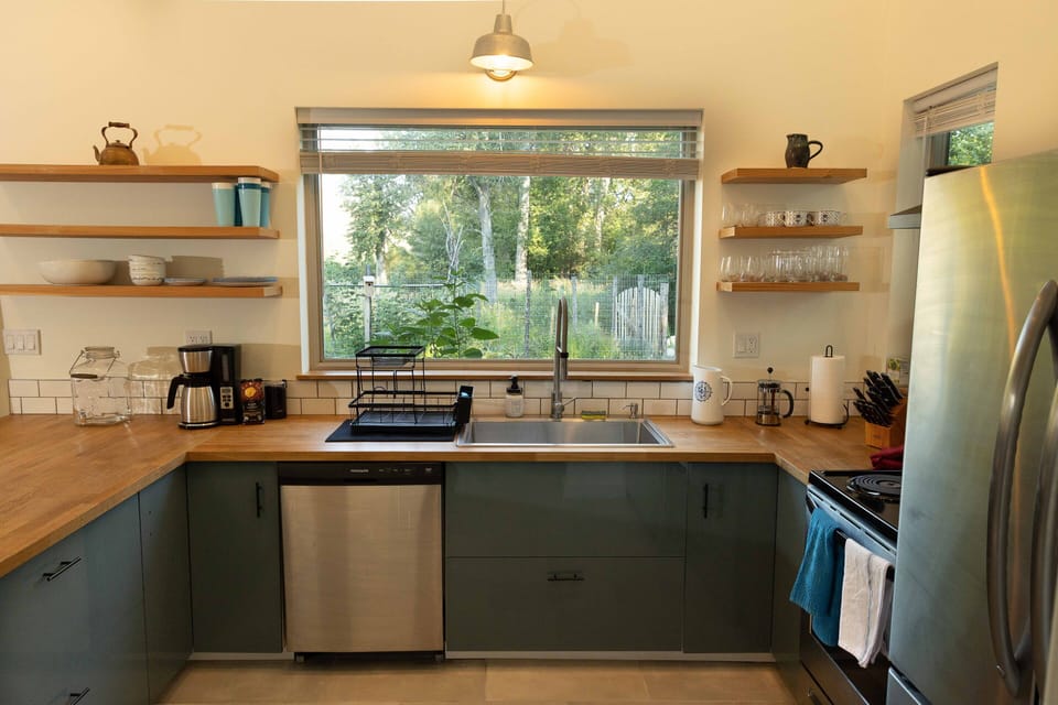 Plenty of room to make meals in this kitchen!