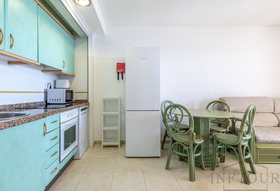Kitchen or kitchenette,Dining area