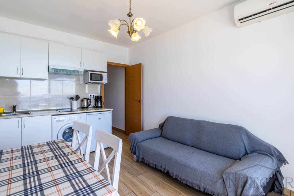Communal lounge/ TV room,Kitchen or kitchenette,Living room