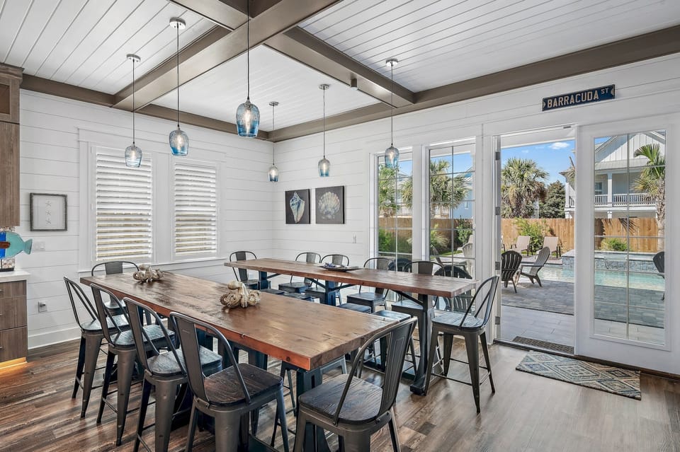 Seating for 24: 2 high-tops seat 20 + 4 more at island barstools