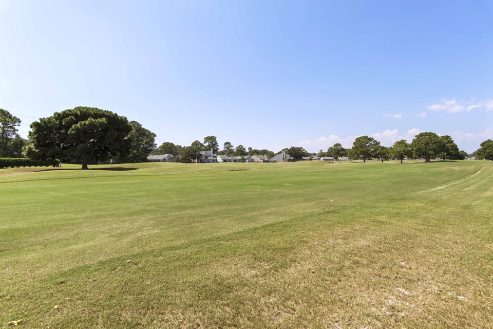 The beautiful golf course just behind the backyard!