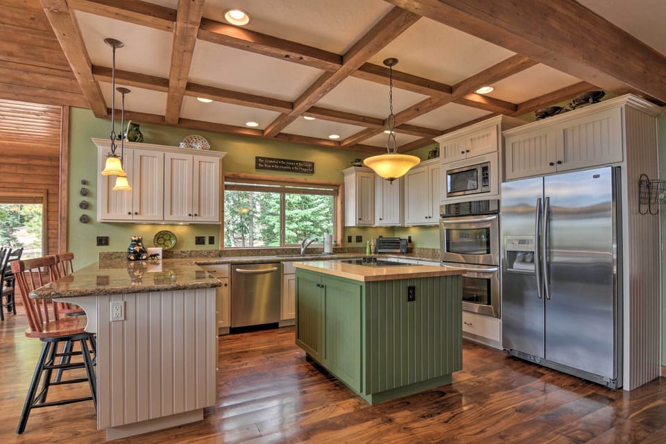 Full Kitchen | Electric Stove | Double Oven | Microwave | Dishwasher | Fridge