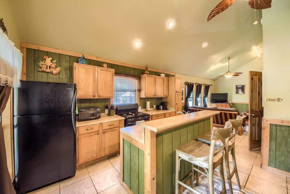 Fully Stocked Kitchen. 