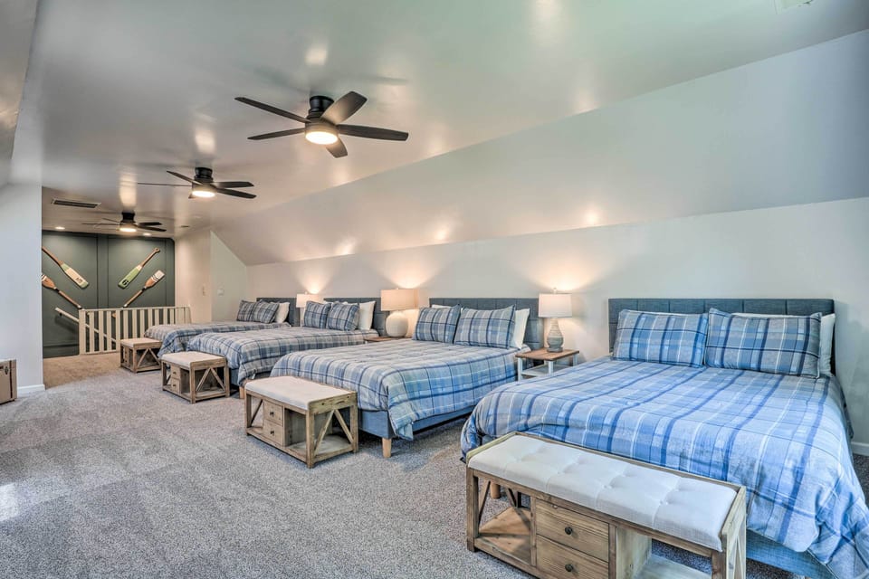 Bedroom 5 | 4 Queen Beds