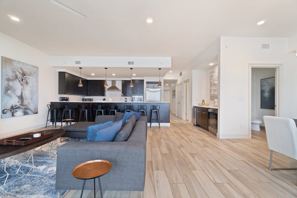Living and kitchen area
