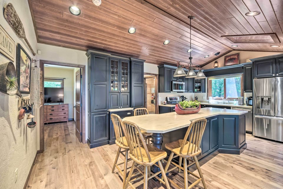 Kitchen | Blender | Toaster | Gas Oven | Spices | Crockpot | Dishware/Flatware