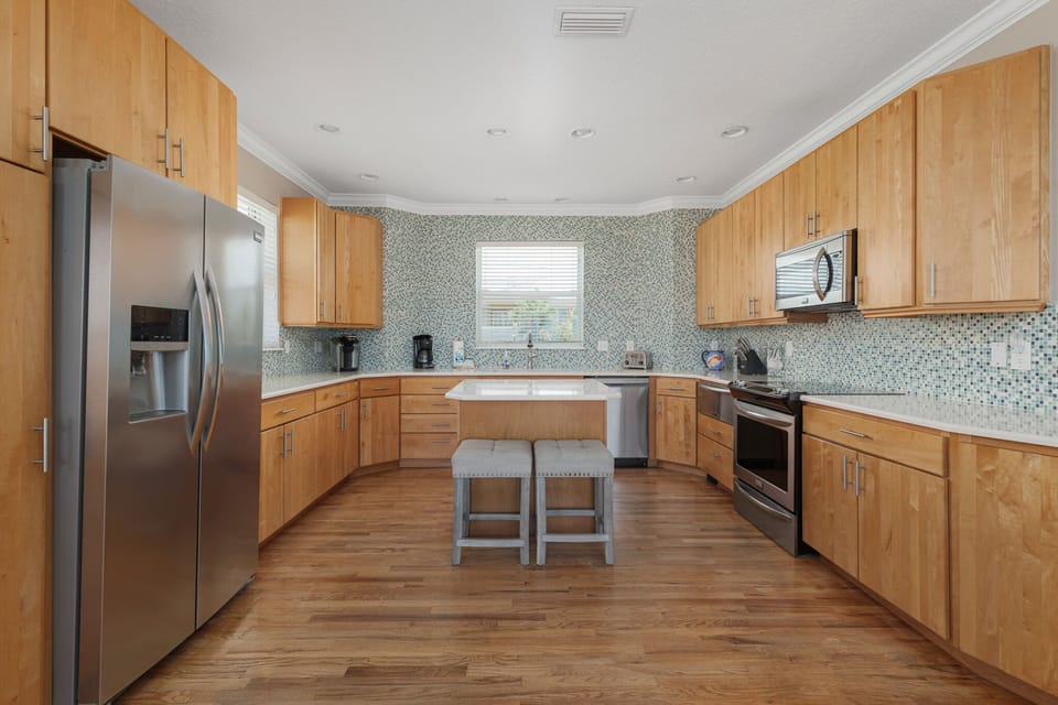 Fully Equipped Kitchen - Island