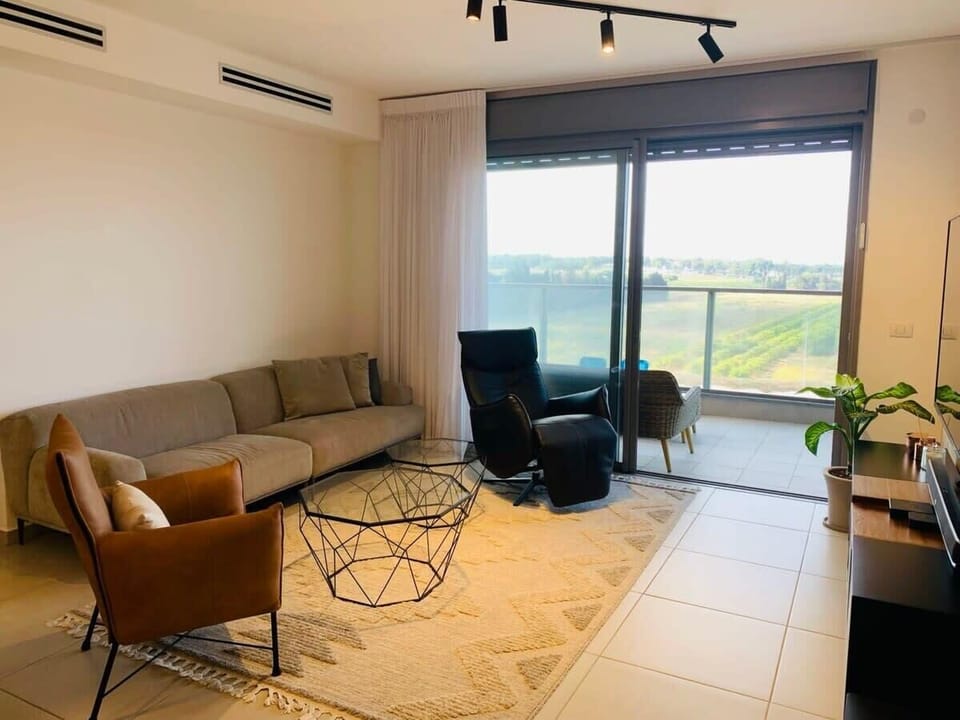 Spacious living areawith a comfortable couch