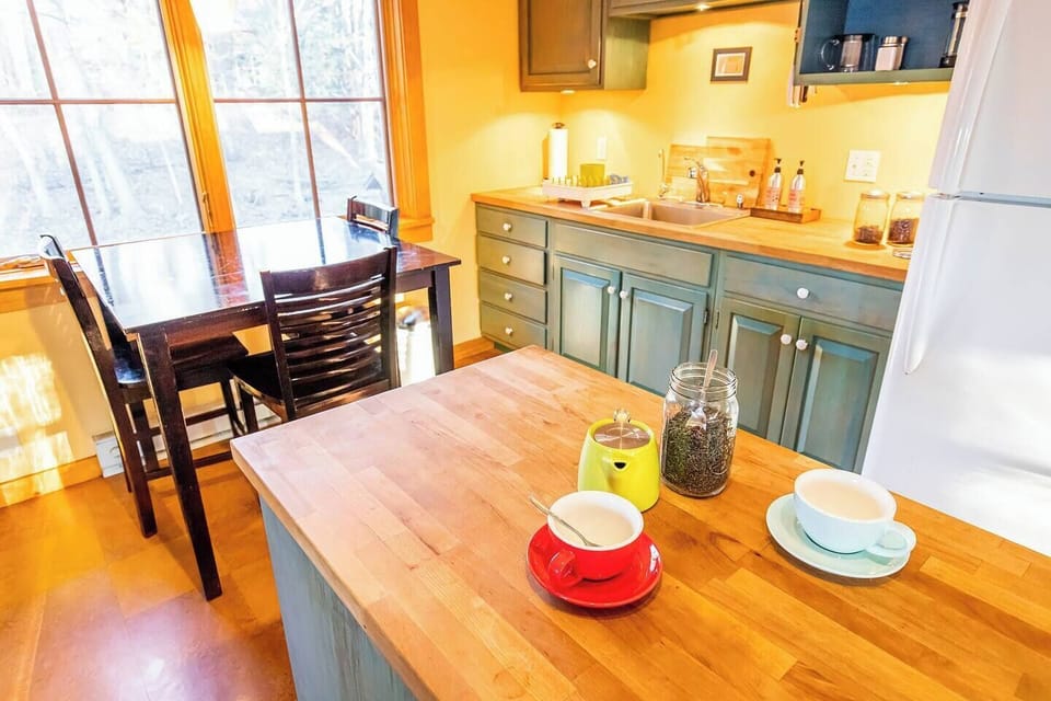 2nd floor Kitchen and dining area. Tea time.