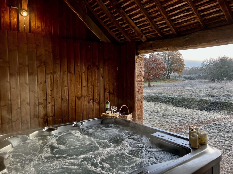 Outdoor spa tub
