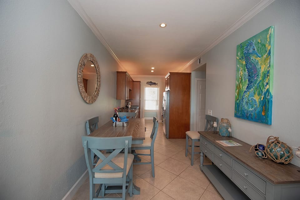 Dining to Kitchen