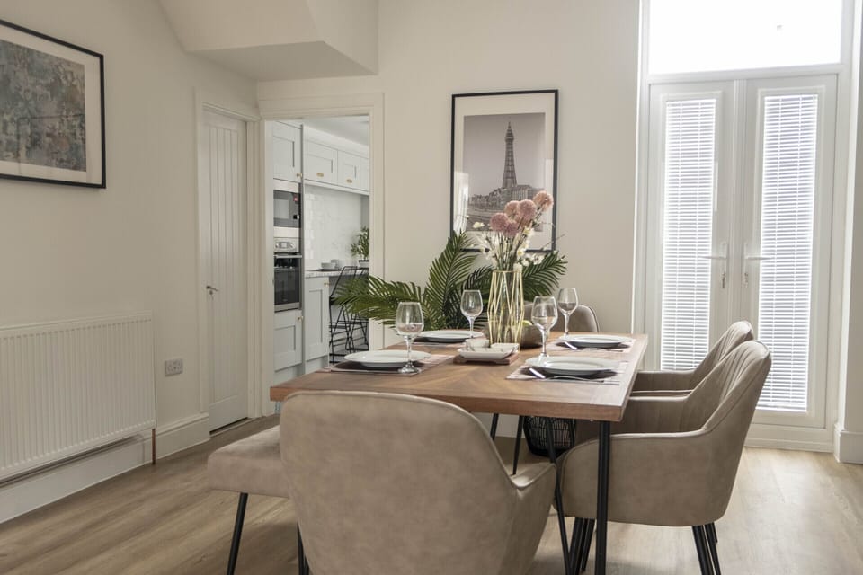 Dining / Restaurant