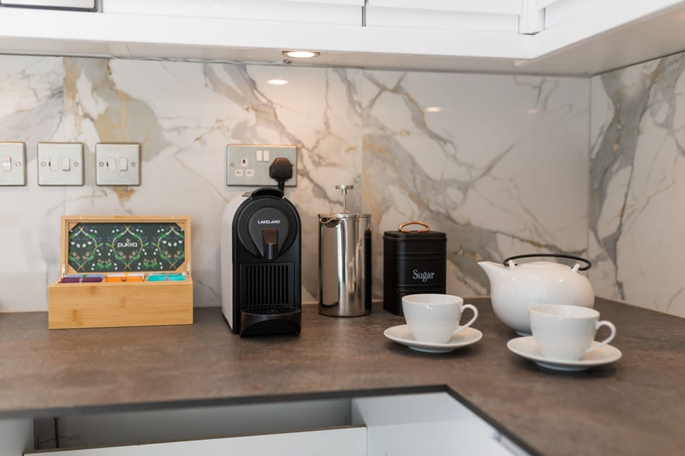 Coffee machine, tea pot, cafetière, we provide tea and coffee.