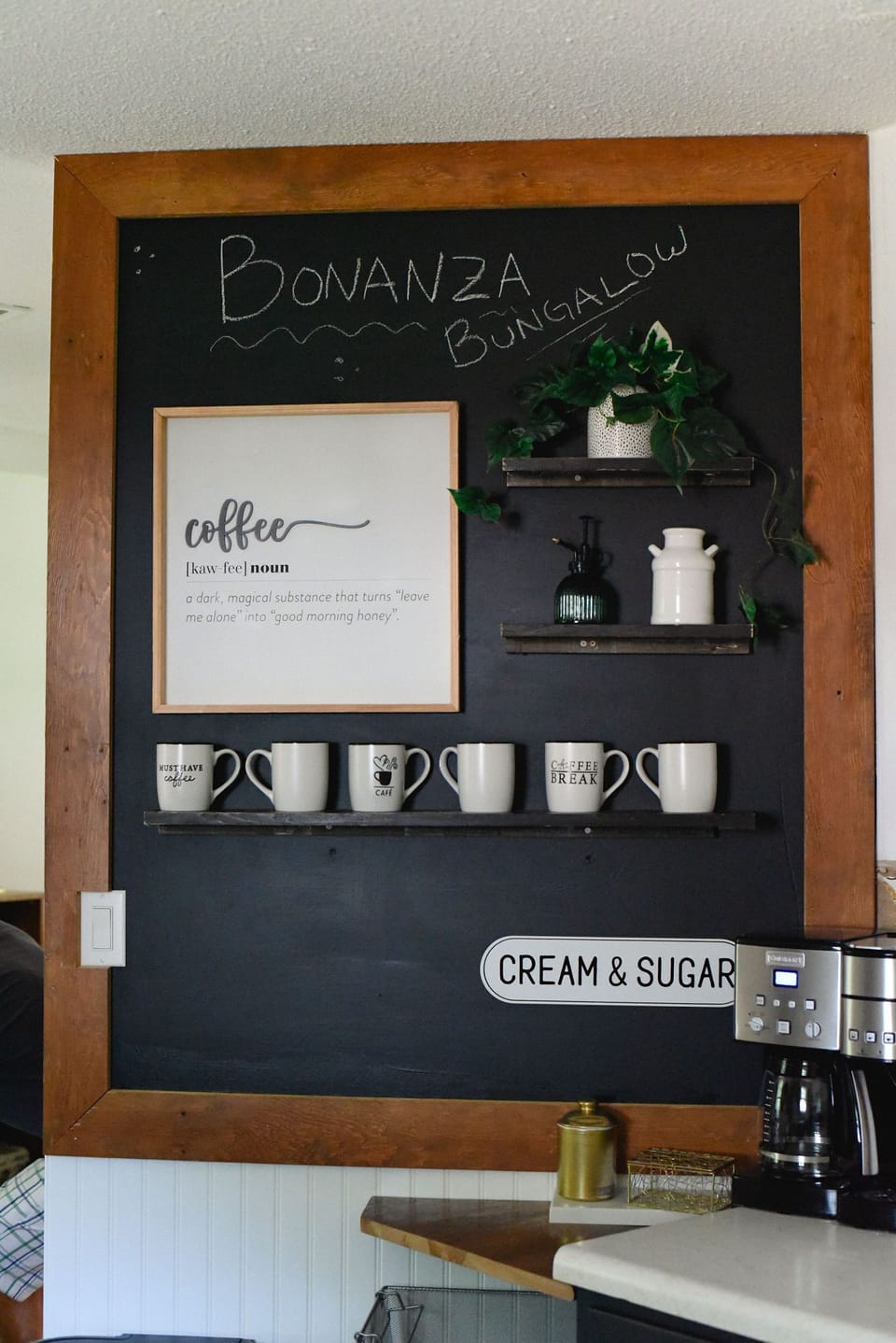 Full kitchen with coffee bar