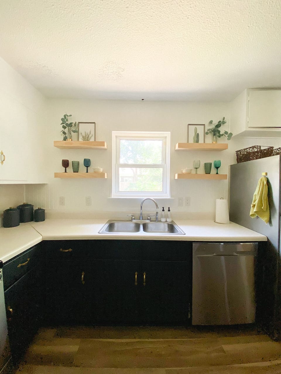 Full kitchen with new stainless steel appliances