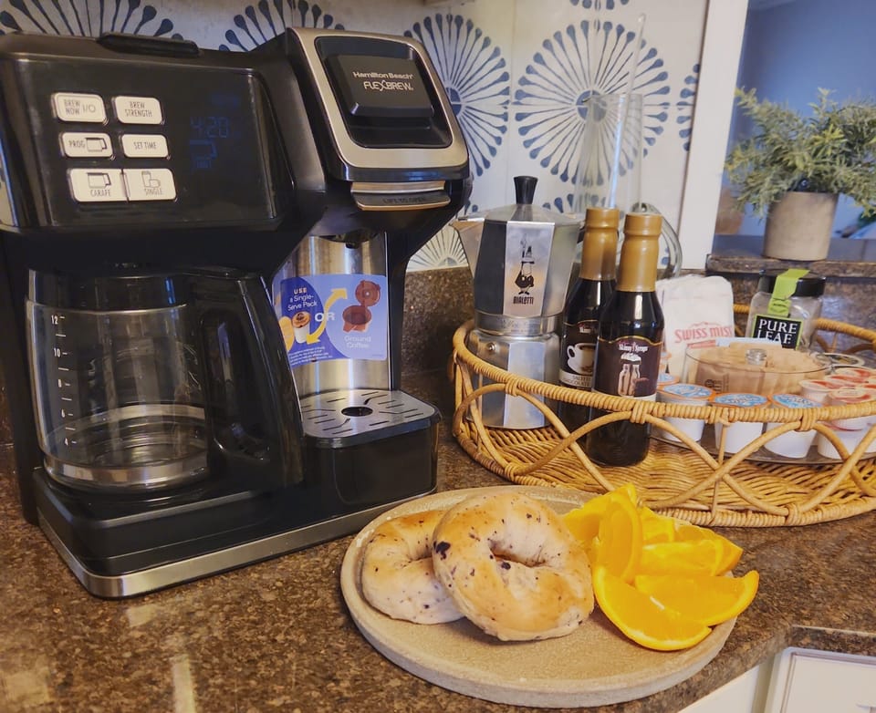 Coffee maker takes ground coffee & K-cups.