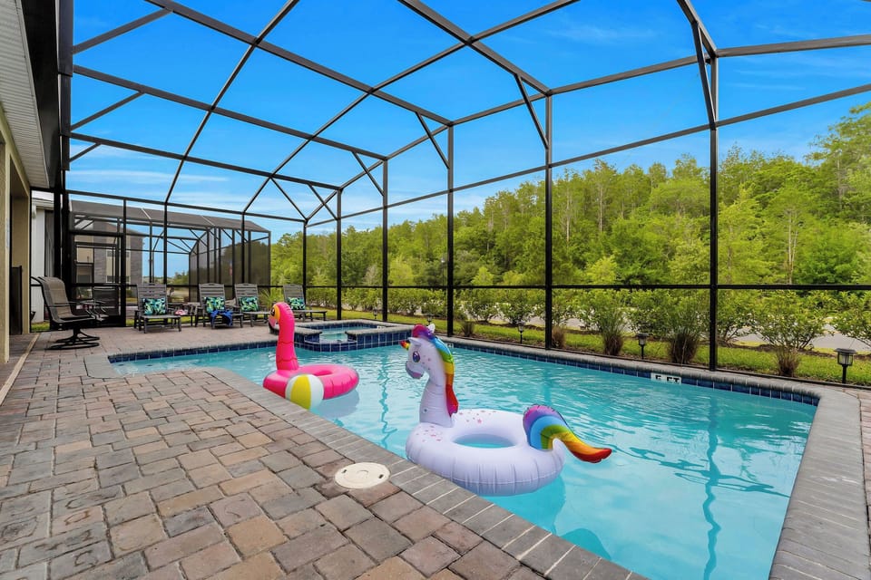 Private heated pool and spa at no additional charge