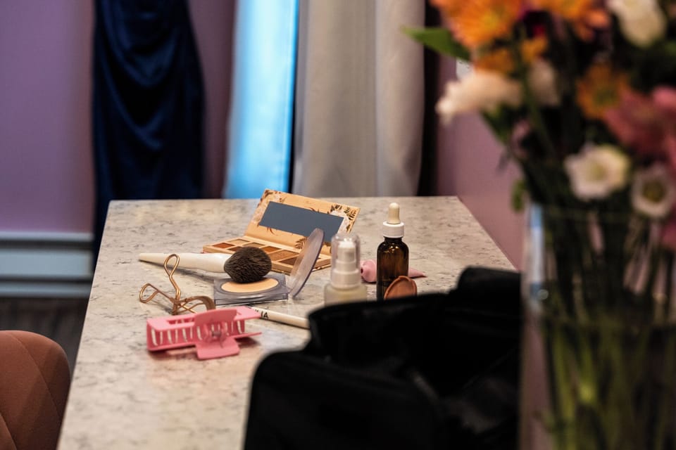 Who says you need a reason? Guests love these glam stations for date nights, self-care weekends, and spontaneous selfies. Because feeling fabulous should always be part of the plan.