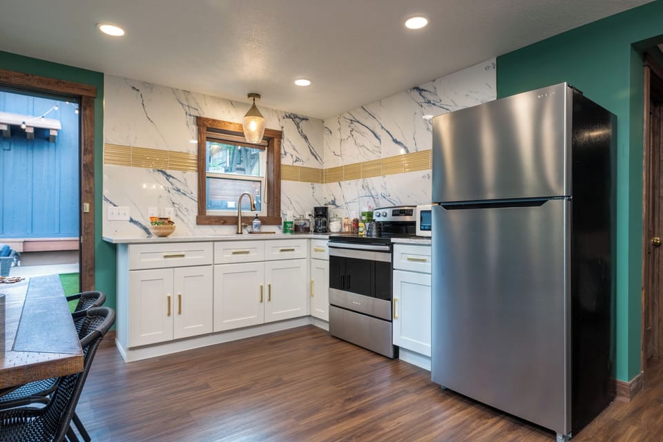 Cook, snack, or sip in style! The full kitchen is stocked with cookware, dishes, and a guest-favorite coffee & tea bar—complete with cinnamon, chocolate syrup, and multiple drink options to start your day right.