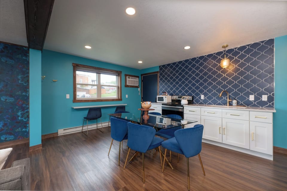 Designed with comfort and style in mind, the Sapphire is a spacious 3-bedroom downtown escape with cozy furniture, curated décor, and everything you need for a stress-free stay just steps from the riverfront.