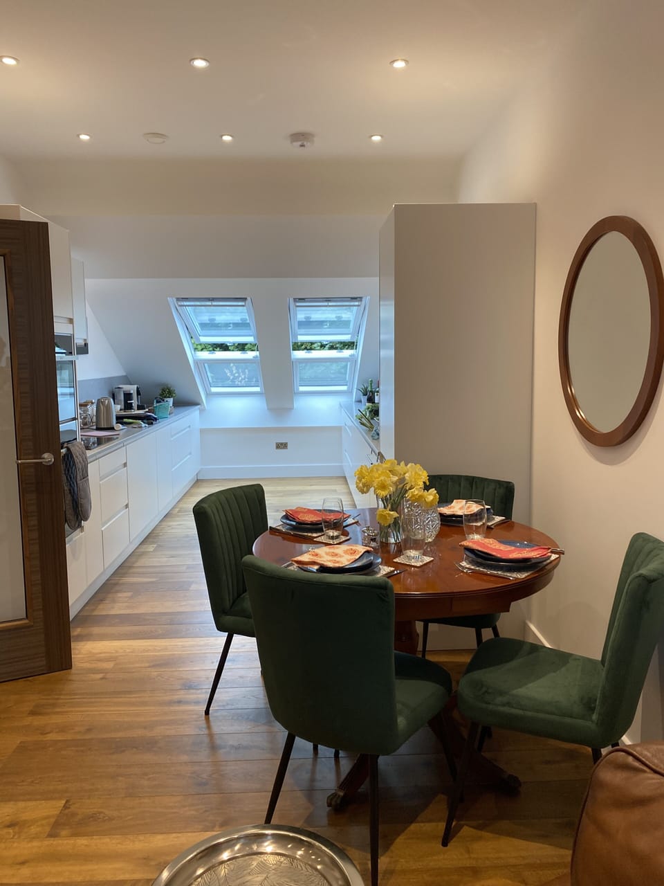 Cosy dining area for four or six people