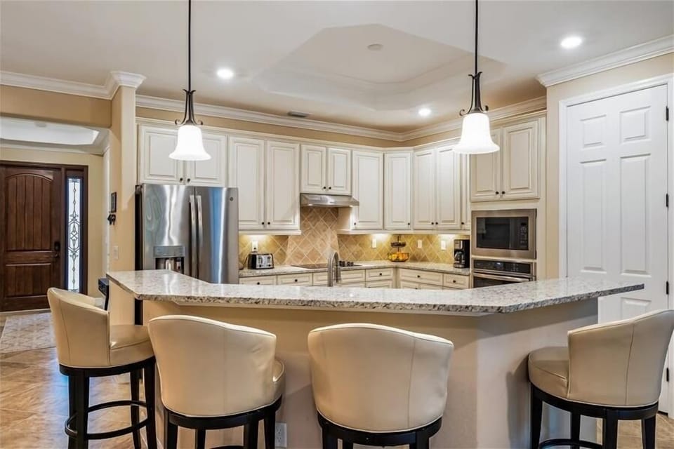 Breakfast Bar - Room for 4