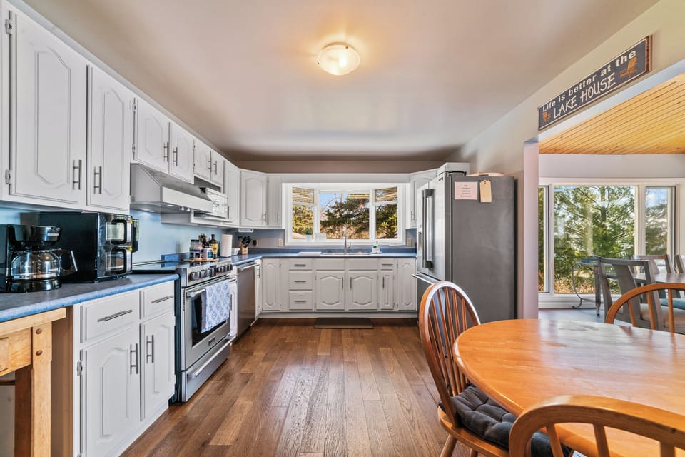 Full-service kitchen!
