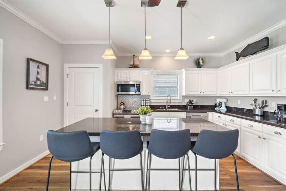 The large kitchen is fully equipped with everything you need for cooking and baking!