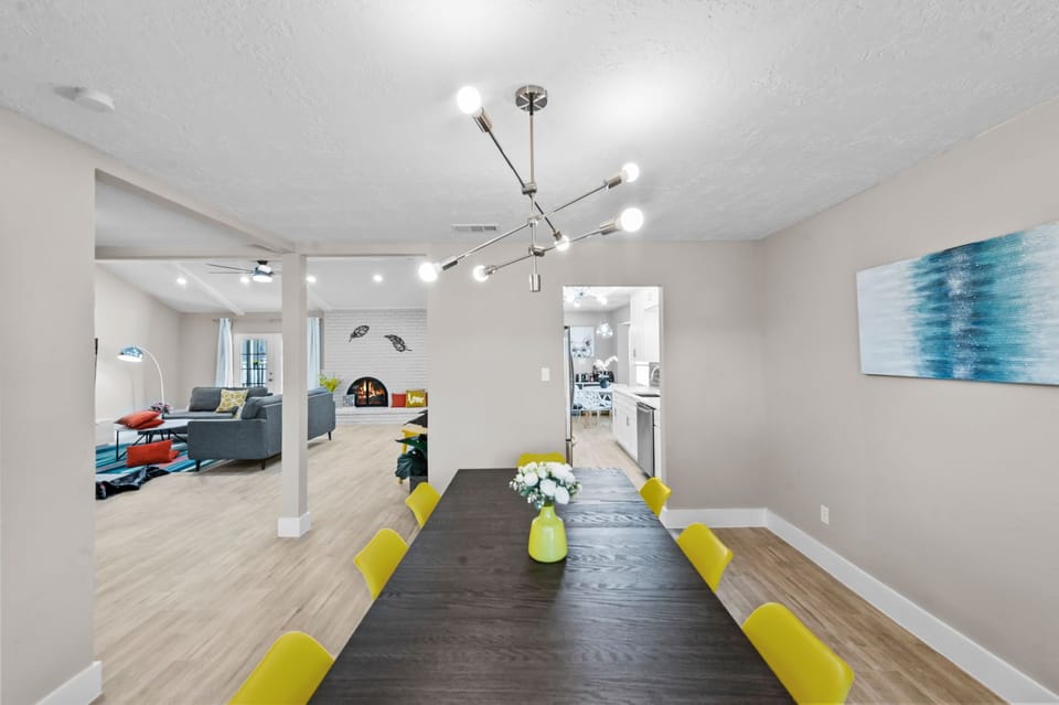 The open layout is perfect to interact with friends and family