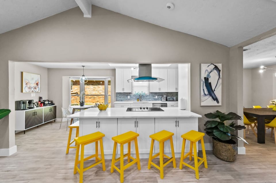 Open layout to interact with your family and friends while cooking