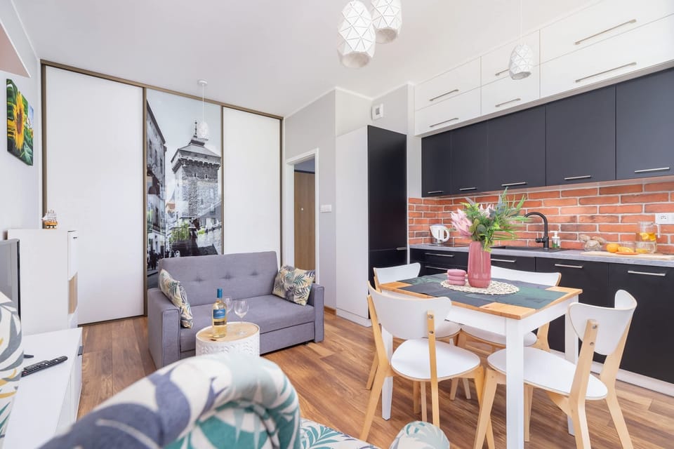 The functionally connected living area with kitchenette creates a comfortable space.