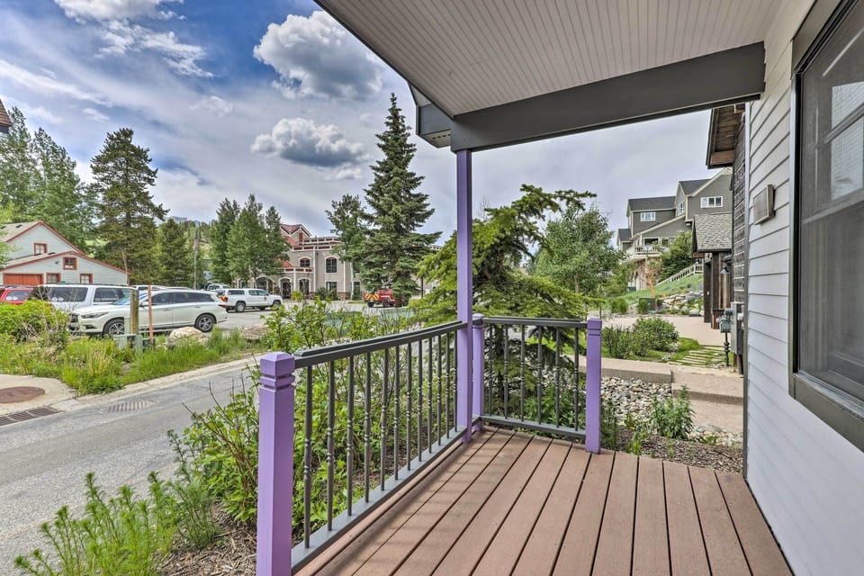 Exterior | Front Porch