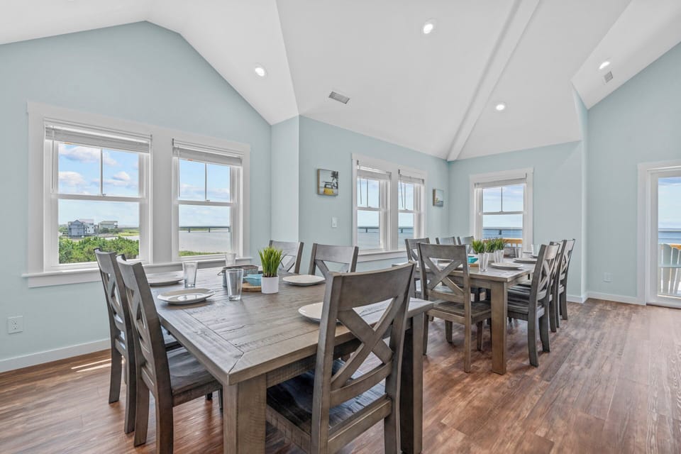 Savor the day's fresh catch in the dining area, with plenty of seating for the whole family.