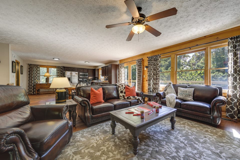 Family Room | Queen Sleeper Sofa | Books | Board Games | Main Level
