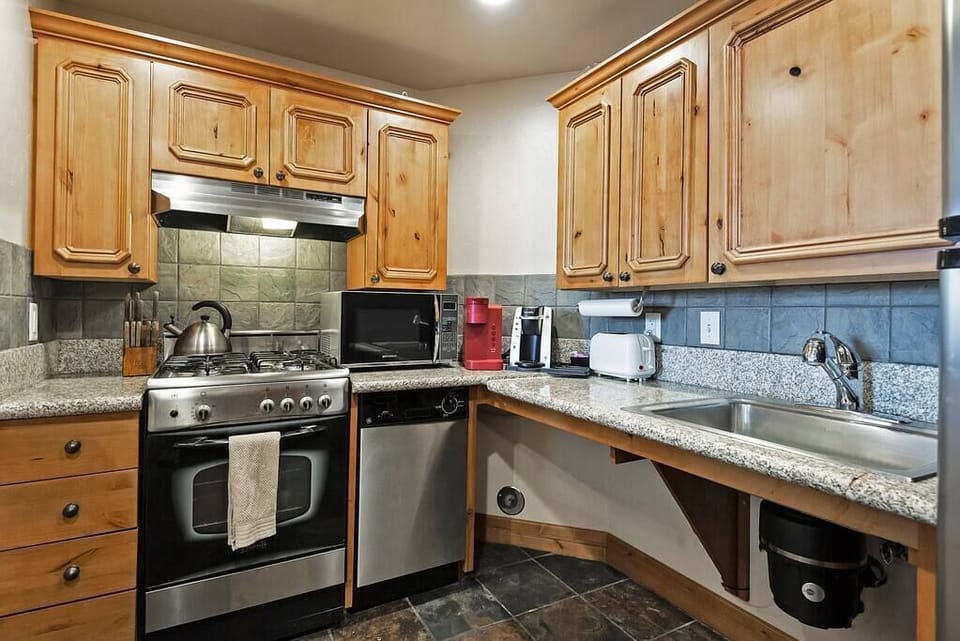 Full Kitchen 