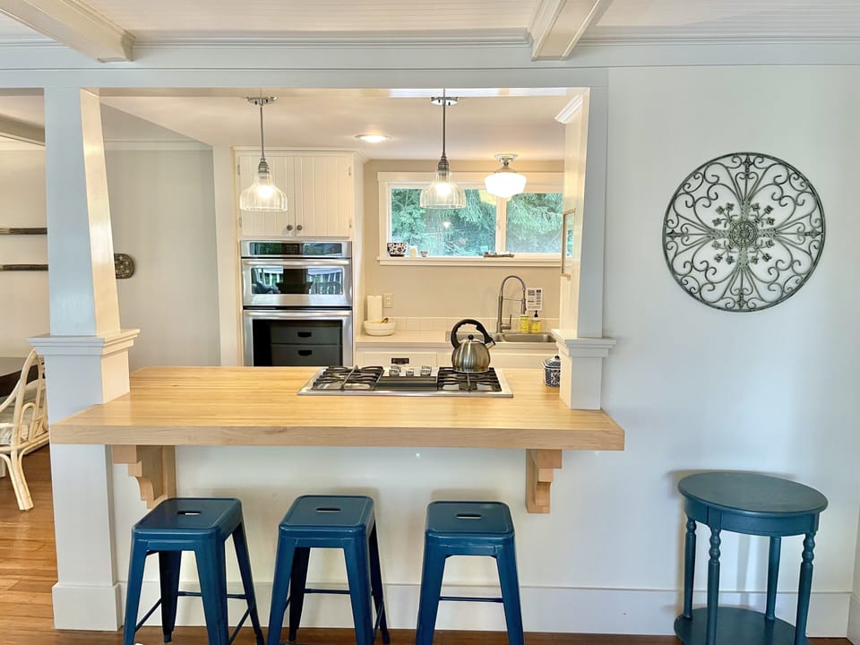 Counter seating at the kitchen pass through