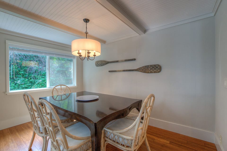 Dining table seats 6.