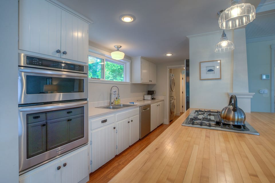 Stove, oven, microwave, coffee maker, toaster, and more.